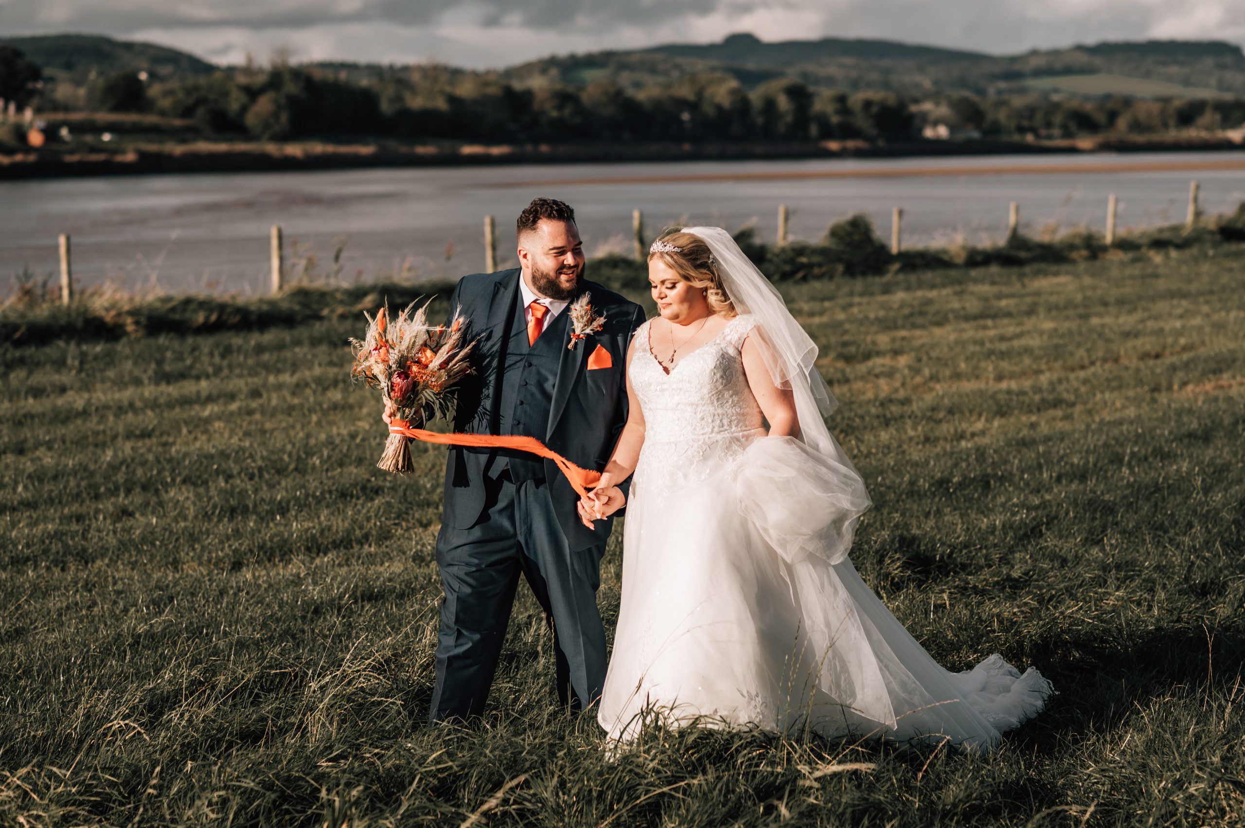 relaxed wedding photographer at milton end farm